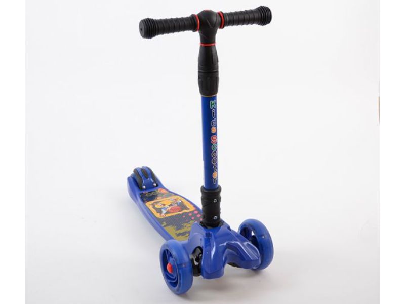 Тротинет светлечки во сина боја